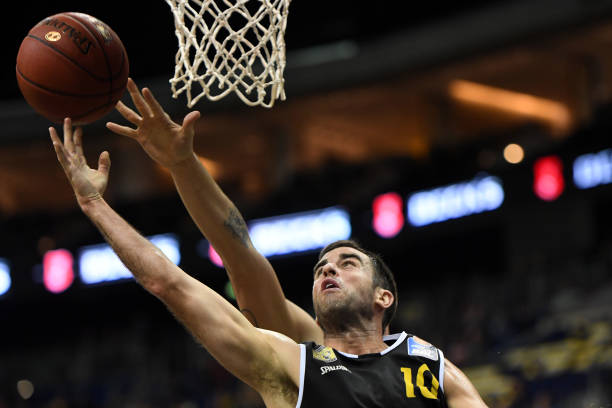 不在他熟悉 不在他熟悉