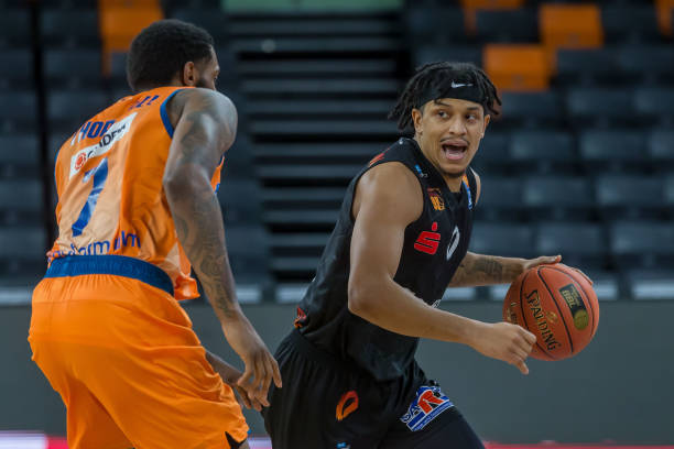 中前场包夹 中前场包夹